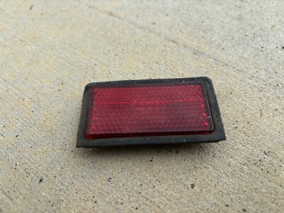 1268200074 DOOR RED REFLECTOR 300SE 300SD 560SEL 350SD 380SEC 500SEC 560SEL 560