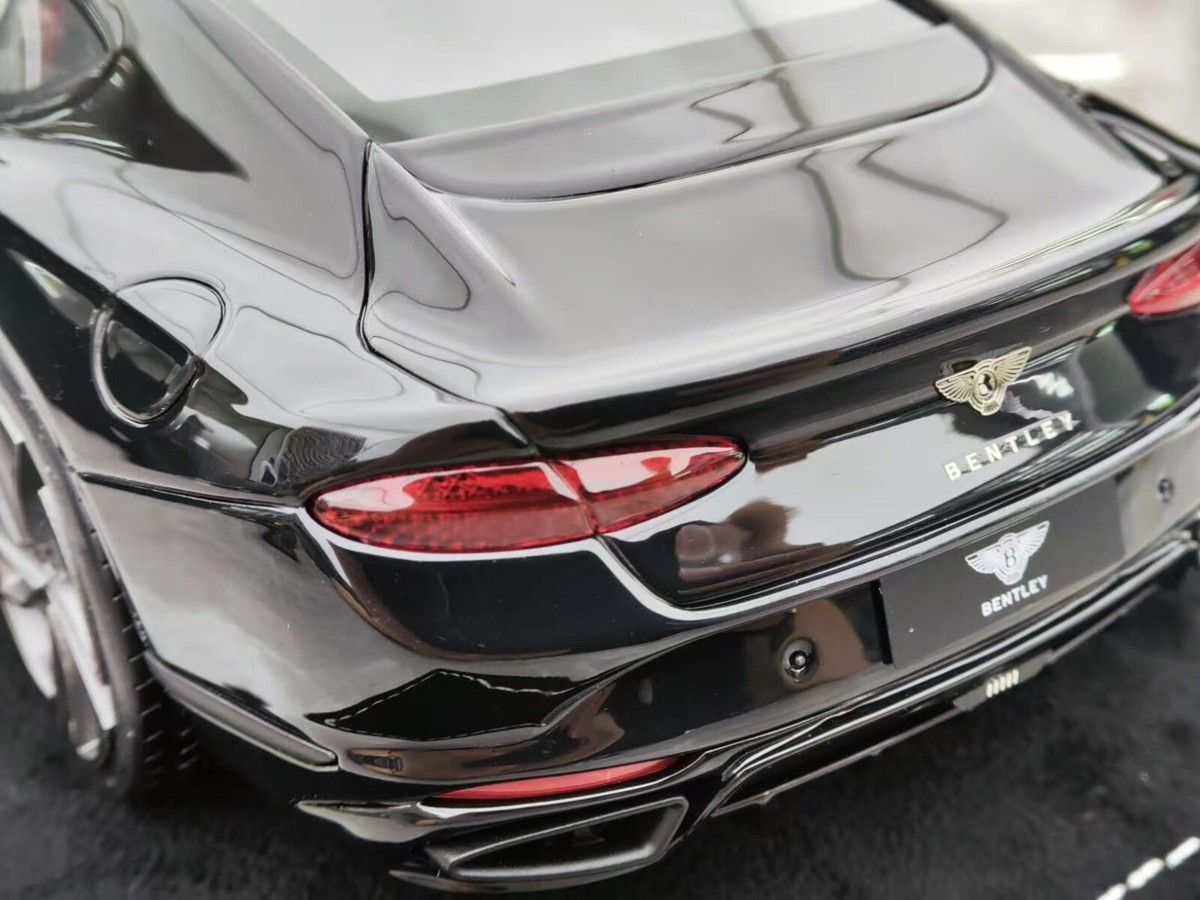BENTLEY フィギュア付きピンバッチ付き BENTLEY フィギュア付きピンバッチ付き Bentley Continental GT GTC