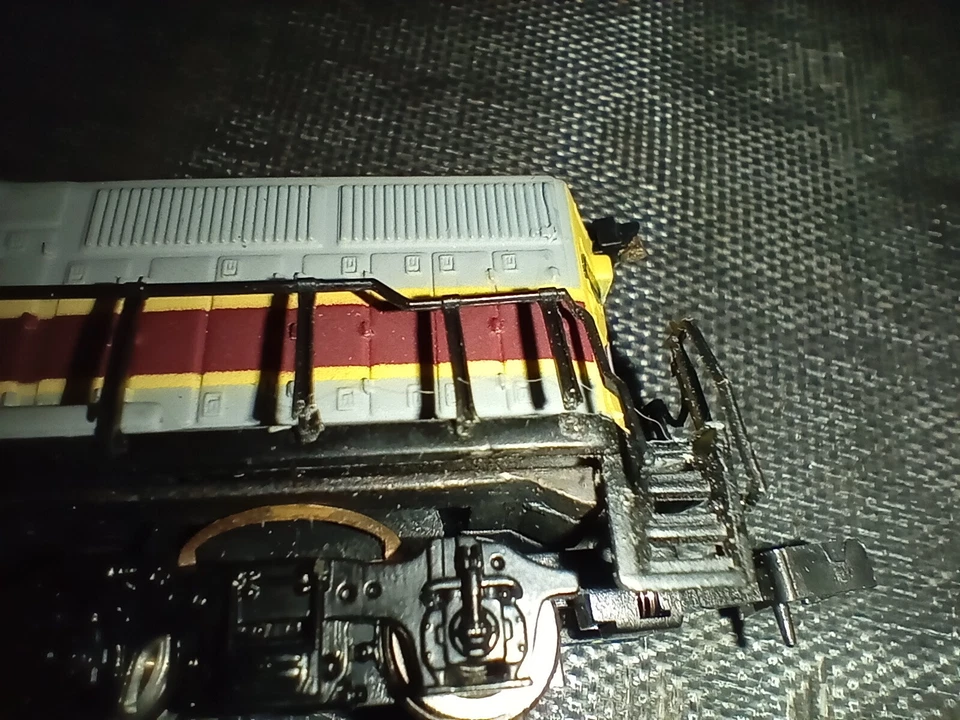 Train N Motrice Diesel BACHMANN - LACKAWANNA GP50-1 maintient 1 rambarde Cassés - Photo 3/4