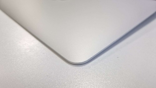 Genuine MacBook Pro 13" 2020 A2251 EMC 3348 LCD Screen Assembly Silver Faulty - Picture 4 of 7