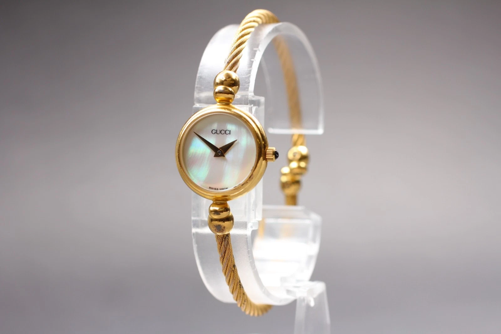 *Quasi come nuovo* Orologio da donna vintage GUCCI 2700.2.L quadrante conchiglia bracciale quarzo