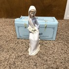 New ListingLladro Sitting Girl with Lilies Matte Porcelain Figurine #4972 Orig. Box 1977