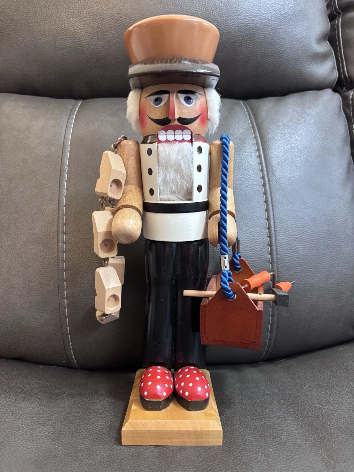 Steinbach Wooden Shoe Maker Nutcracker s665 Made In Germany. Perfect Condition!