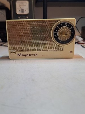 Vtg Magnavox All Transistor Model AM-5 Orange Transistor Radio w/ Case, Untested
