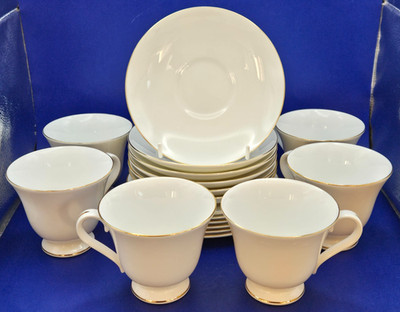 Wedgwood Signet Gold Teetassen, Untertassen und Beilagenteller x 6 Gedecke unbenutzt