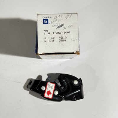 GM 15027990 NOS 1998-99 GMC Chevrolet Suburban Tahoe LH Rear Door Upper Latch