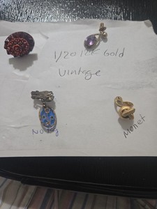 Vintage Lot Of 4  Single Pierced And Clip-On Earrings - multicolored 