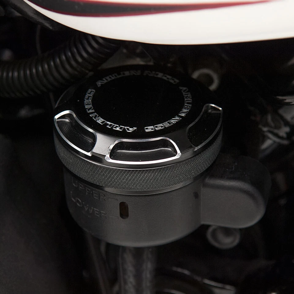 Cubiertas biseladas del cilindro maestro trasero Harley '07-'15 XL Sportster ArlenNess 03-476 Foto 2 de 2