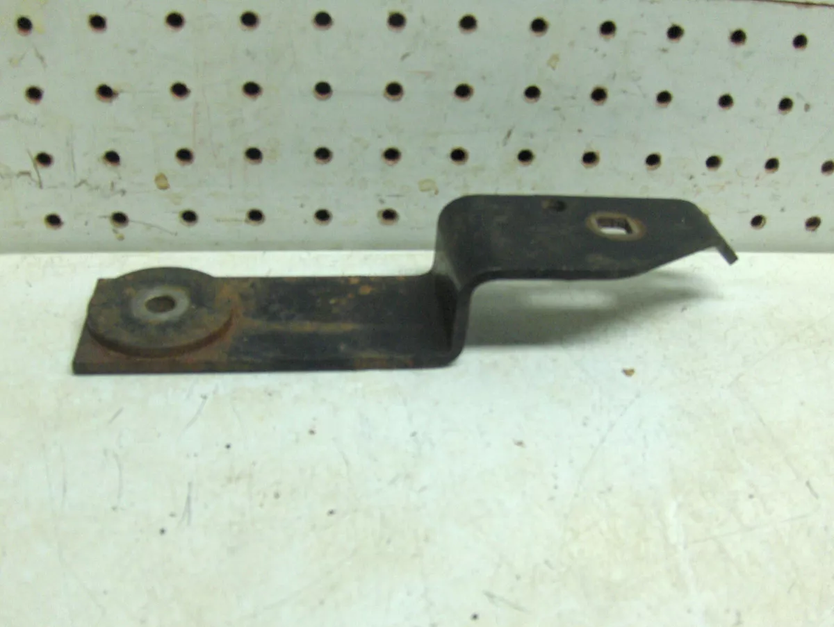 CRAFTSMAN 18 HP KOHLER MAGNUM LAWN GARDEN TRACTOR IDLER BRACKET