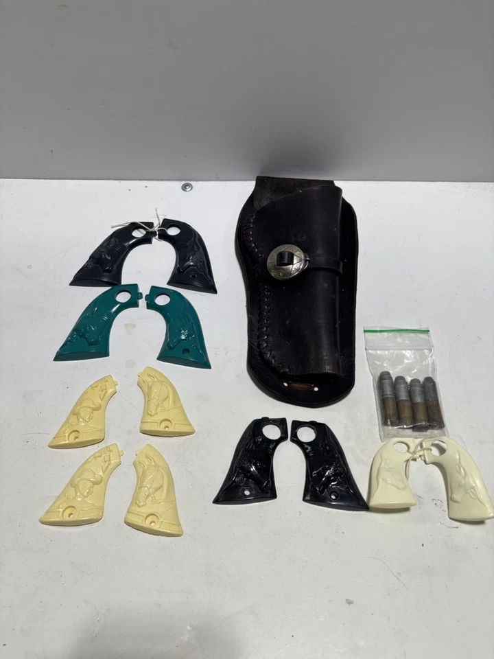 Hubley Empuñaduras Nuevas para Pistolas de Tapa - Balas - Funda Foto 2 de 4