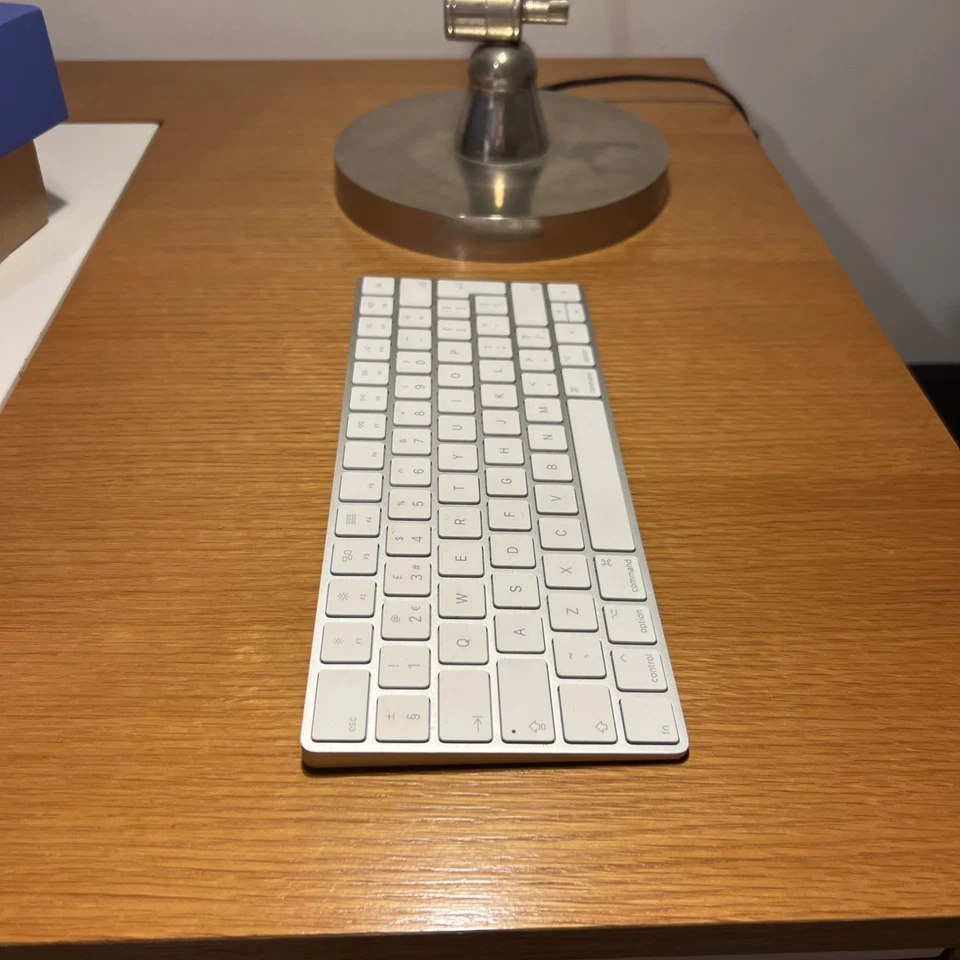Genuine Apple Wireless Magic Keyboard UK British Layout A1644 White bluetooth - Image 4 of 4
