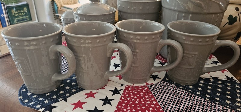 Set of 4 RETIRED Coffee Mugs Sorrento Collection 14oz Antiqued Finish Gray Grey
