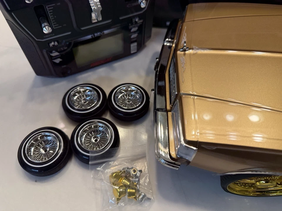 REDCAT LOWRIDER 87 CHEVY CAPRICE CLASSY GOLD 26in WIRE WHEELS NEW NEVER RAN - Image 4 of 4