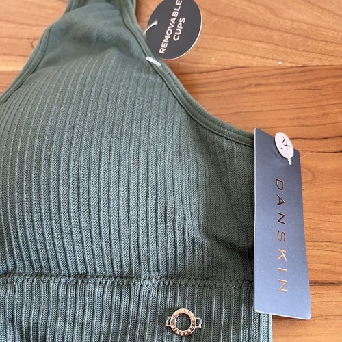 NWT Women’s Danskin Sports Bra Removable Cups Ribbed Olive Green Size XL - Picture 2 of 5