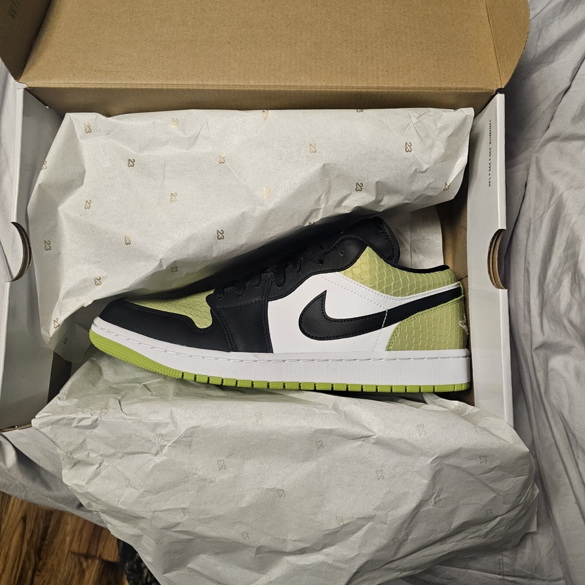 Women's Jordan Se Vivid Green Snakeskin 12W DS