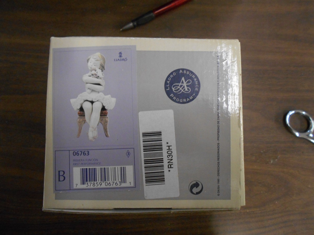 LLADRÓ リヤドロ First Performance No.6763 LLADRO FIRST PERFORMANCE #6763 PRIVATE COLLECTION RETIRED ISSUED