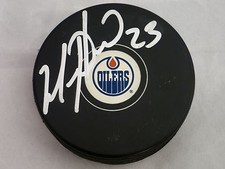 Matt Hendricks Edmonton Oilers Signed NHL Logo Puck LOM COA (PK19)