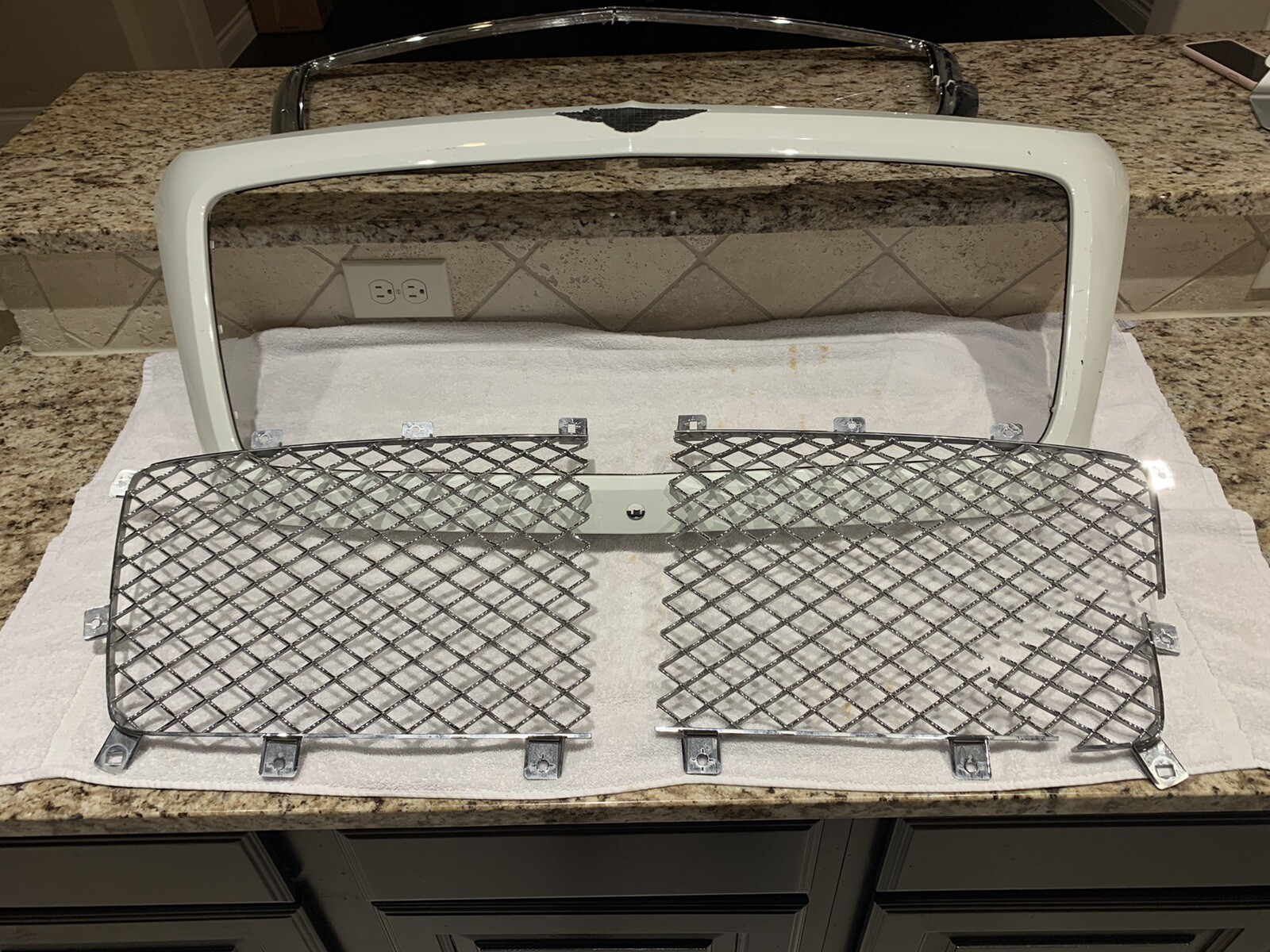 Bentley Bentayga Front Radiator Center Grill 2017 2018 2019 OEM