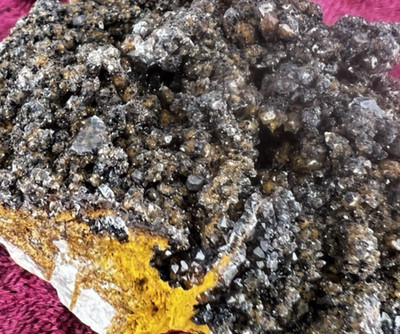 Druze and Gemmy Calcite on Manganese from Morocco  50  g.   48x32x25  mm
