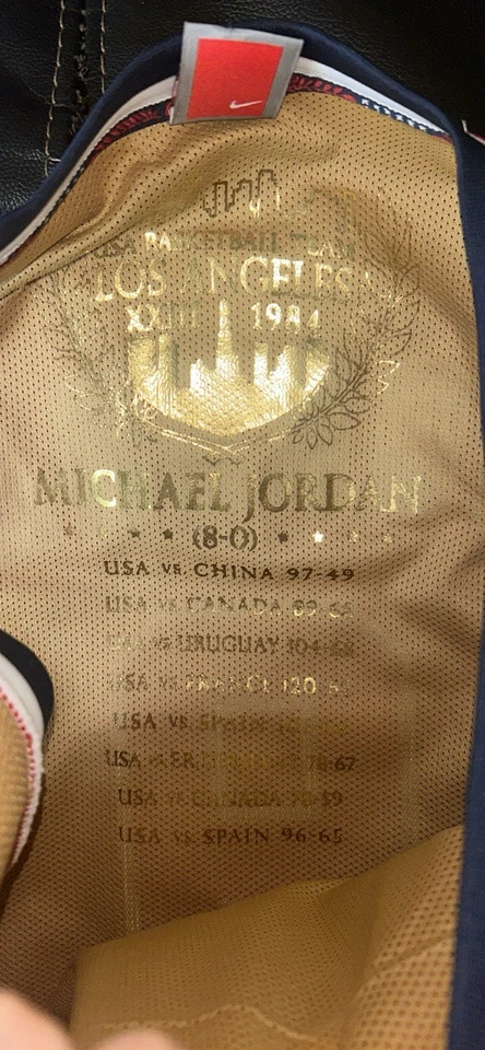 Camiseta deportiva de baloncesto Nike para hombre Michael Jordan USA Legends Dream Team, roja/azul/dorada Foto 4 de 4