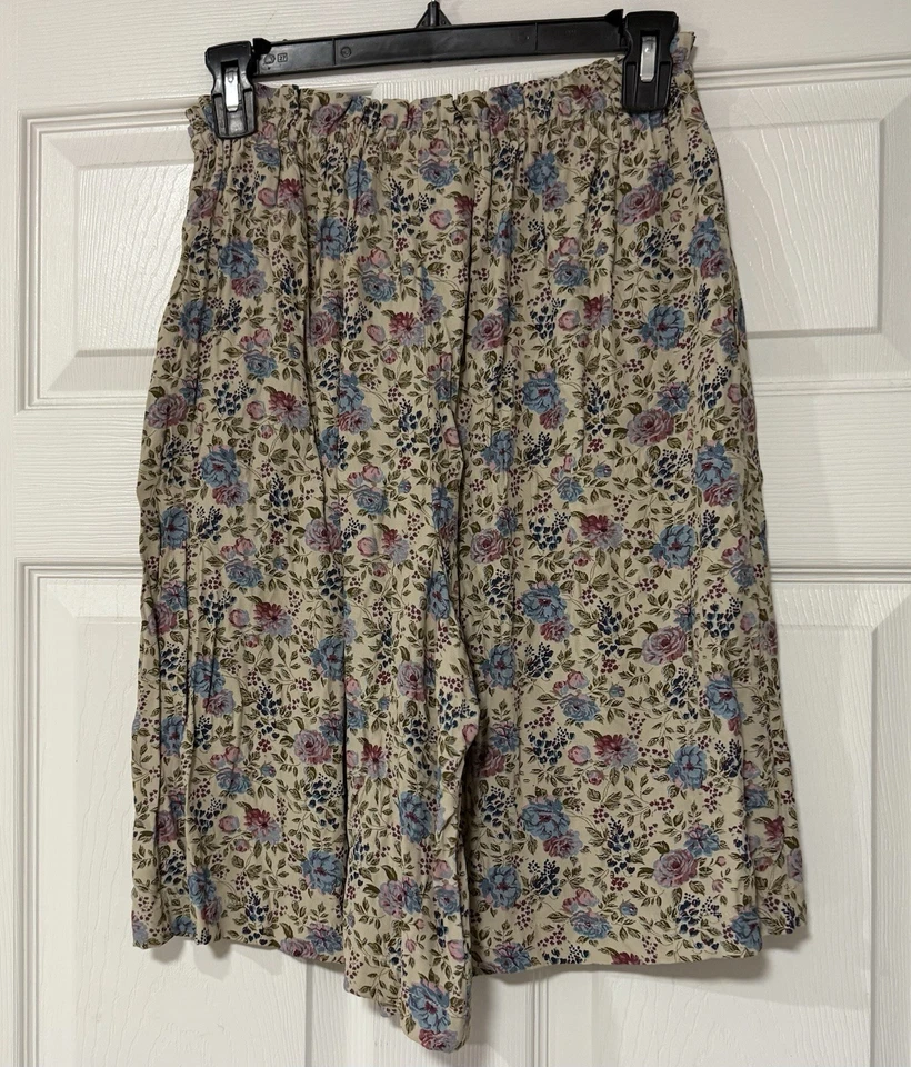 Pantalones cortos para mujer Karen Kane estilo de vida con estampado floral talla M Foto 3 de 4