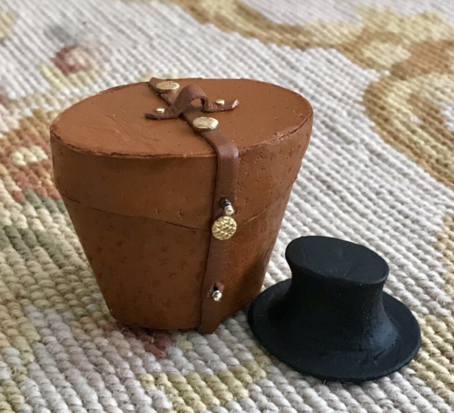 Pat Tyler Dollhouse Miniature Bag Luggage Suitcase Valise Grip Top Hat Box 880 - Picture 1 of 5
