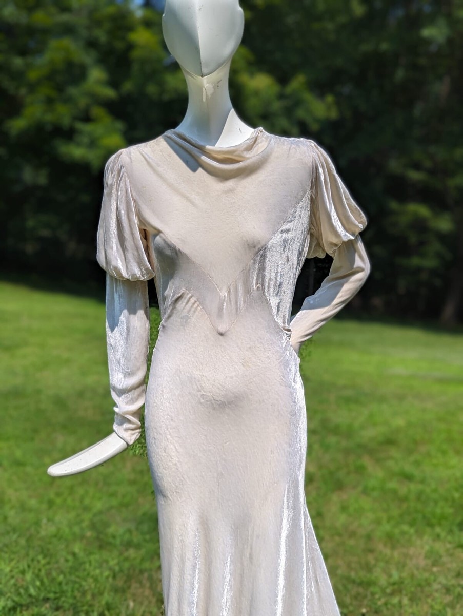 ELEGANT BRIDE 1930’S WHITE SILK VELVET WEDDING DRESS GOWN W LONG TRAIN