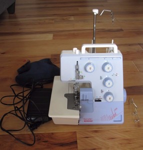 Bernina Berte Funlock 004 Sewing Machine Serger W Pedal Vintage Working Ebay