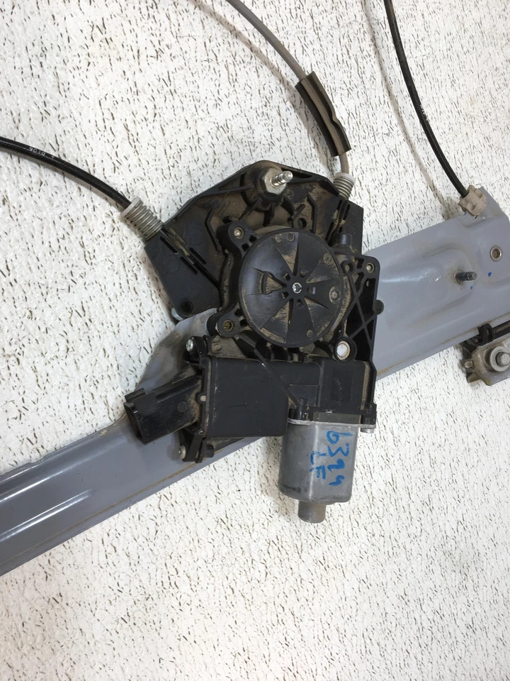 19 CHEVY GMC SUBURBAN Power Window Motor Motor And Regulator Front drivers side - Image 2 of 4