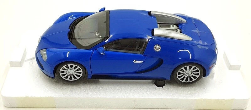 Minichamps 1/18 Scale Diecast 100 110821 Bugatti Veyron 2009 - Lgt Blue/DK blue - Image 3 of 4