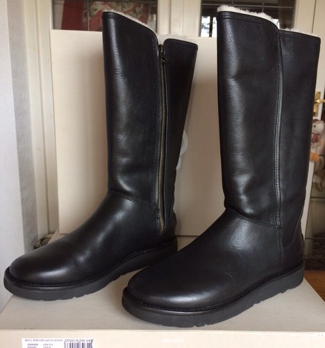 V RARE Ladies Ugg Abree Leather II 