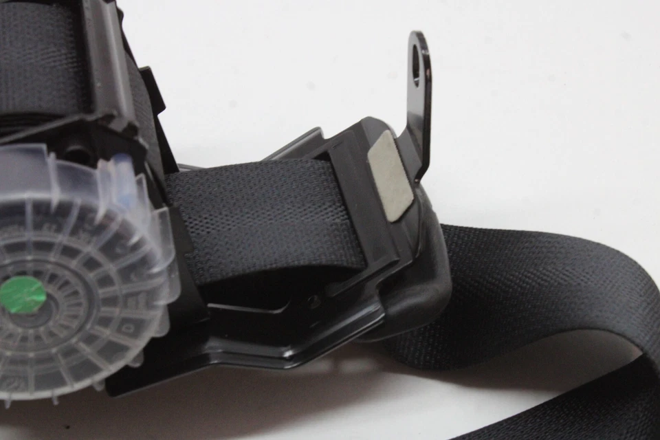 Nissan Versa SV 2020 retractor de cinturón de seguridad trasero izquierdo negro OEM 20 21 Foto 2 de 4