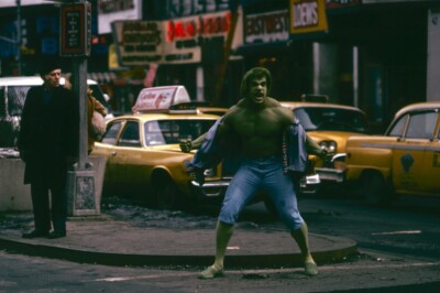 THE INCREDIBLE HULK LOU FERRIGNO ROARING IN TIMES SQUARE NEW YORK 24x36 ...