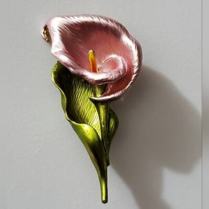 Authentic Pink calla lilly brooch flower realistic enamel painted gold plated pin jewelry