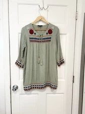Romeo + Juliet Embroidered Boho Tunic Top Sage Green Peasant Floral Hippie Sz M