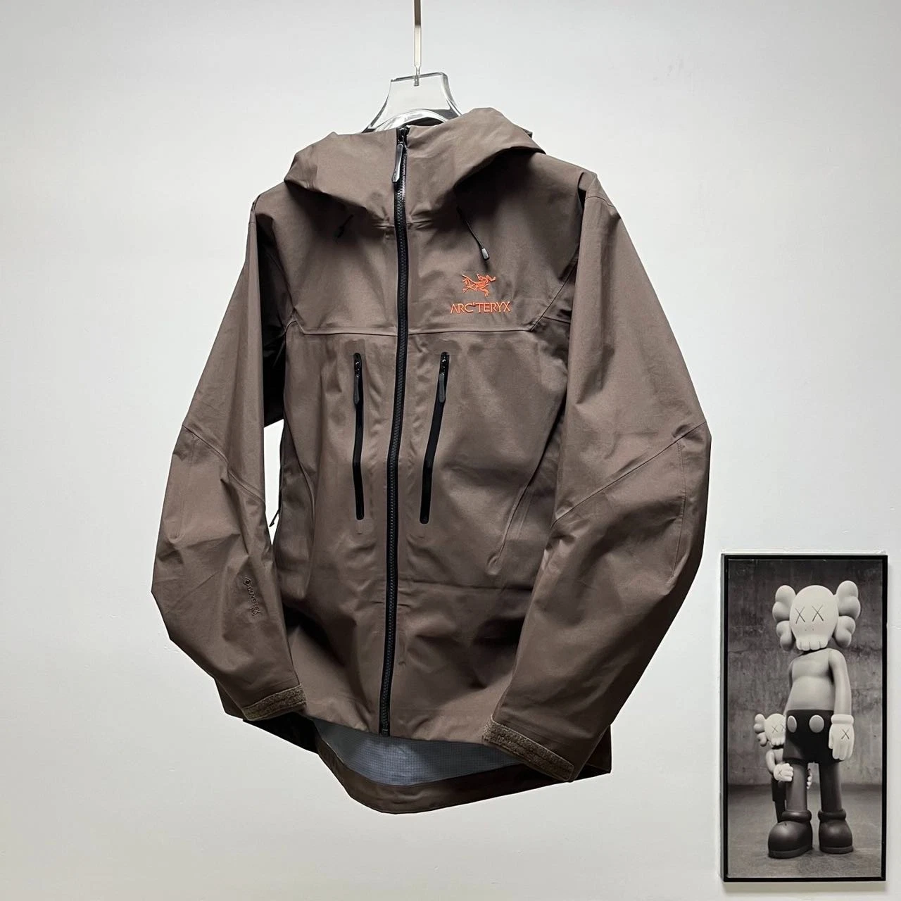 Arcteryx ALPHA SV 8 winter Jacket Men’s COFFEE BROWN Size S new - product detail image 1