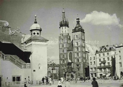 KRAKOW Krakau PL Rynek-Główny Marienkirche Kościół-Mariacki Hauptmarkt Tuchhalle