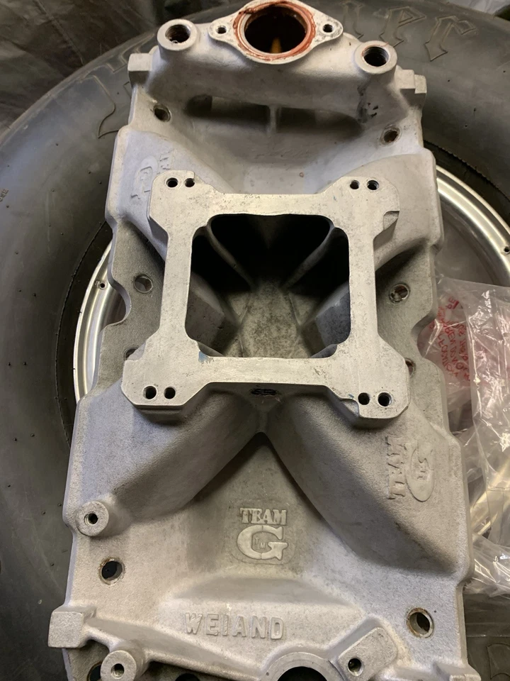 Впускной коллектор Weiand Team G SBC б/у, но чистый - Изображение 3 из 3