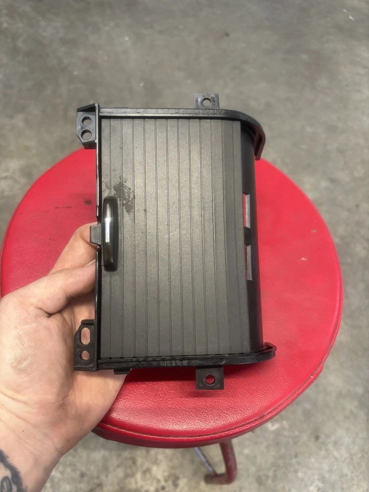 05-13 2005 Corvette C6 OEM portavasos consola con cubierta de puerta Aa7358 bonito Foto 4 de 4