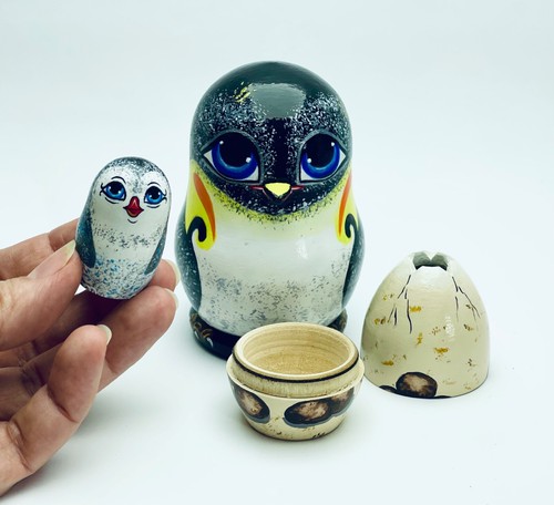 Penguin with Egg Nesting Doll, Hand made Matryoshka Doll 3pcs 9 cm/3,5'' - Picture 4 of 5