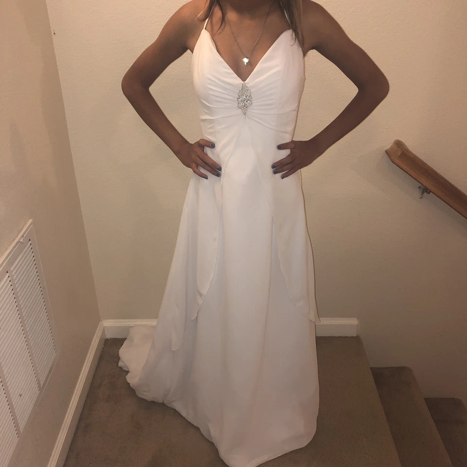 Vestido de novia línea A talla XS - 00 tren de corte tirantes de espagueti cuello en V Foto 3 de 4