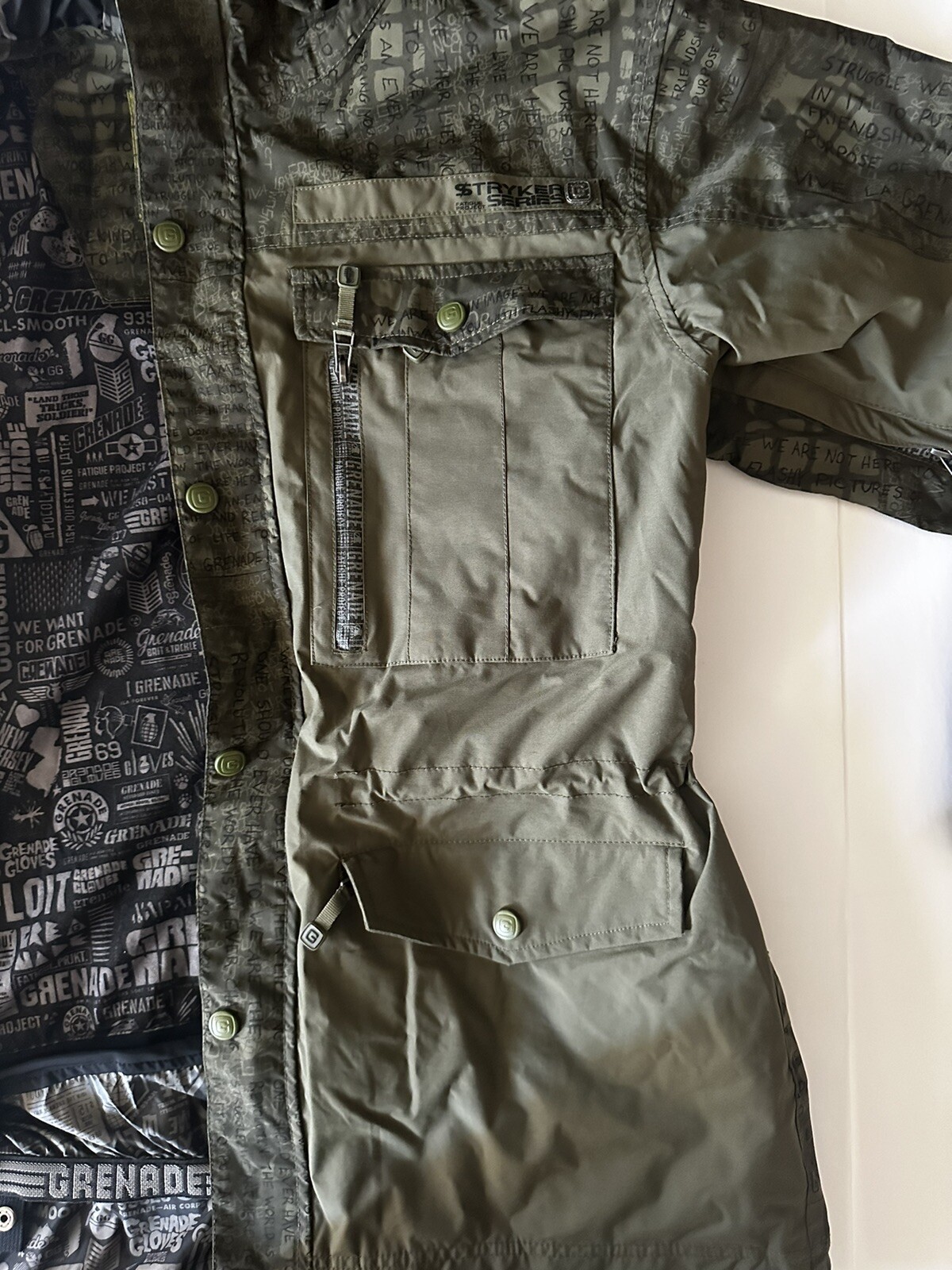 Grenade Fatigue Project Medium snowboard/ski jacket Camo, Black,White