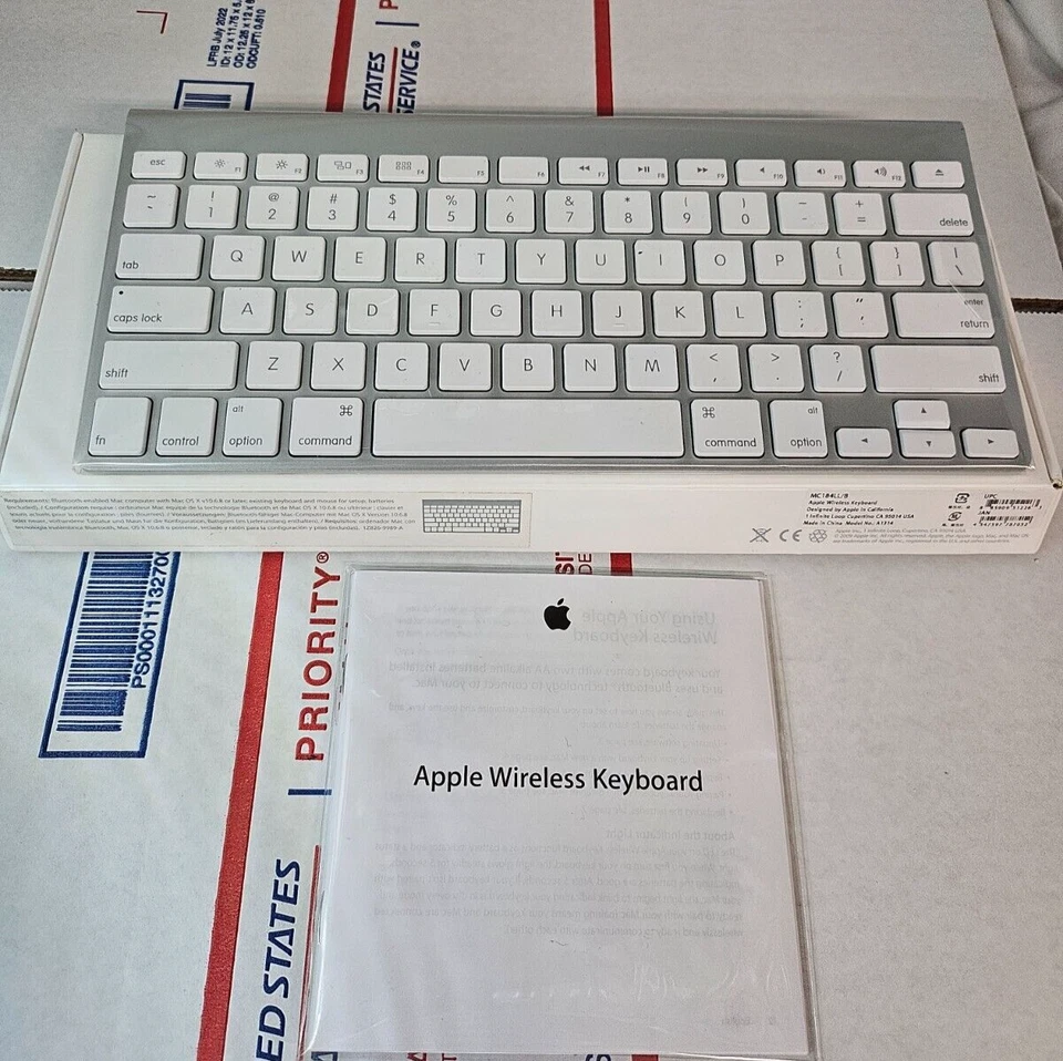 APPLE A1314 Wireless Mini Keyboard Bluetooth Qwerty (English) - Image 2 of 4