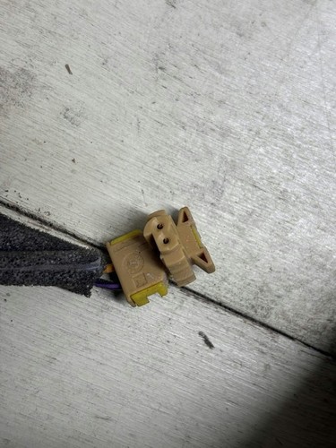 Volvo V50 OEM Seat Belt Retractor Assembly rear left - Picture 3 of 3