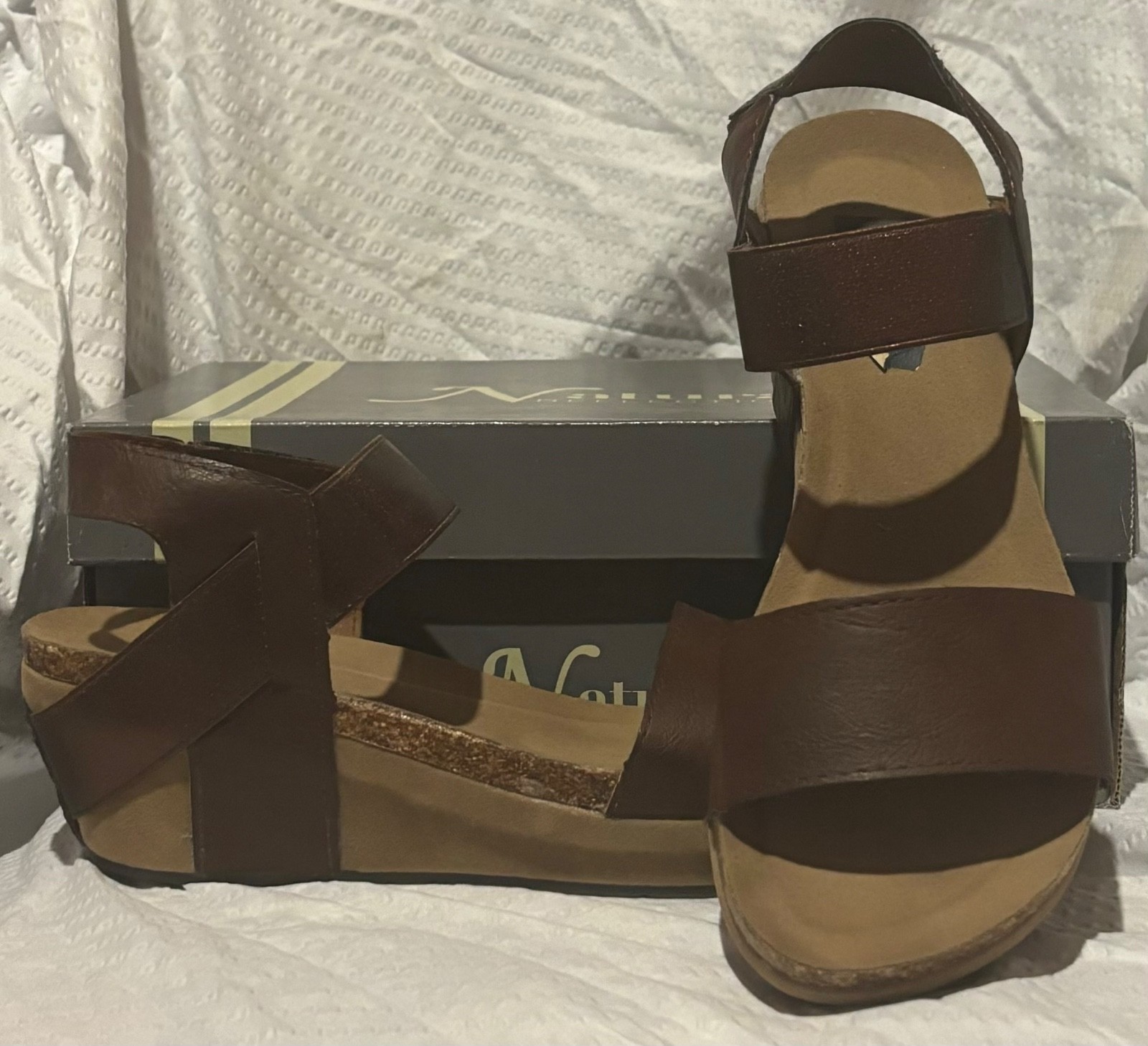 natural reflections sandals size 9 excellent condition in box