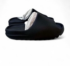 Men  s Yeezy Slides Onyx Size 11