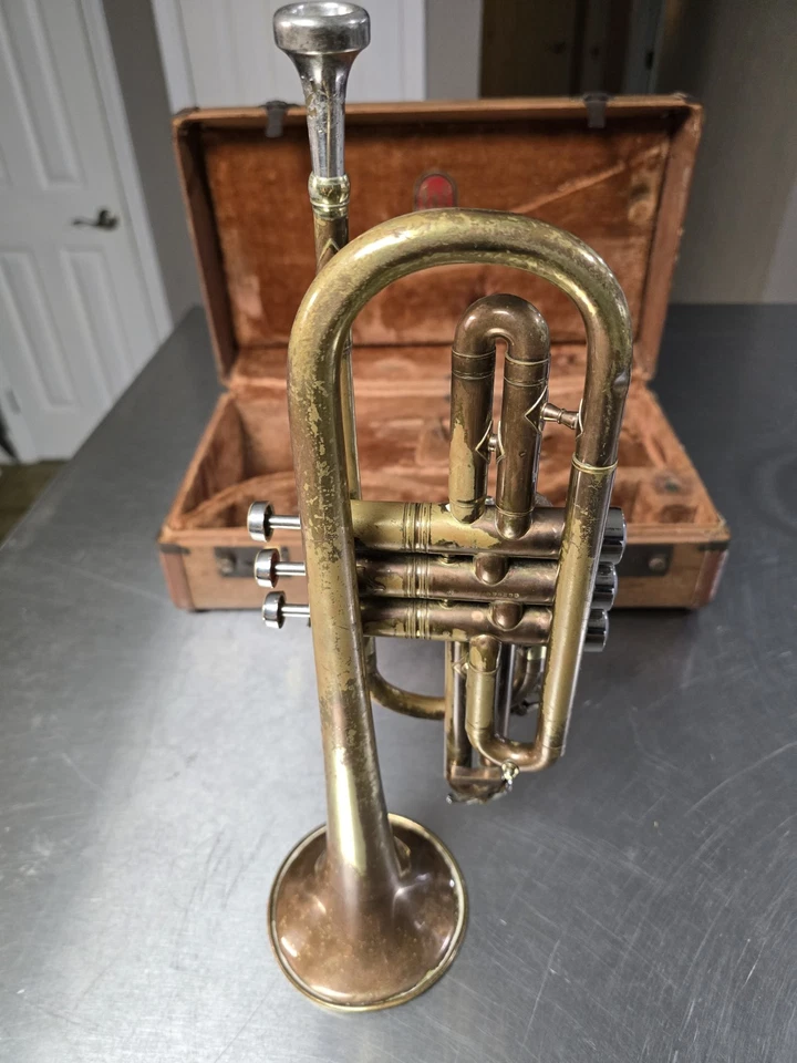 Corneta Conn Director con estuche rígido Conn y boquilla Conn Foto 2 de 4