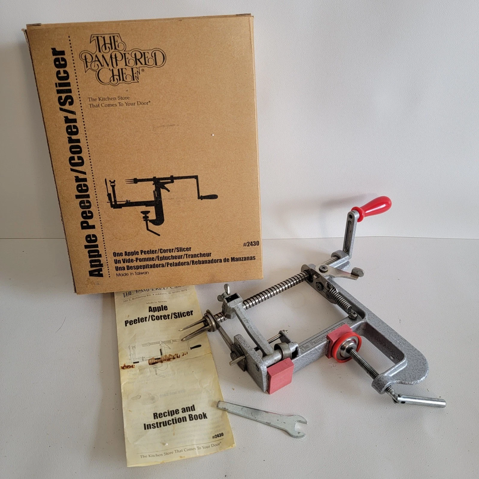 The Pampered Chef Apple Peeler/Corer/Slicer in Box #2430