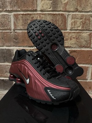 New Nike Shox R4 Team Red Silver Black AR3565-009 Women's Size 7 New Nike Shox R4 Team Red Silver Black AR3565-009 Women's Size 7