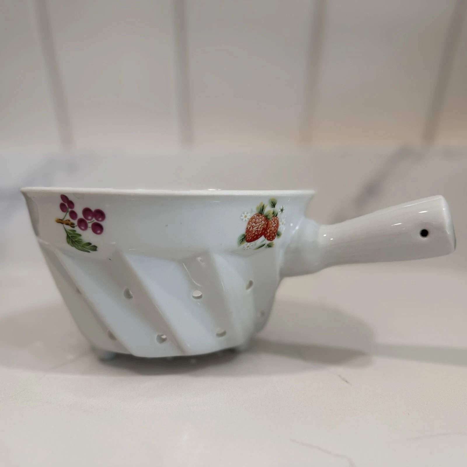 Vintage BIA Cordon Bleu International Berry Colander Strainer w/ Handle 7”